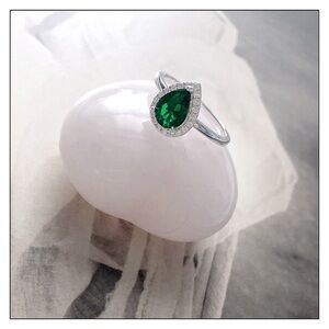 NEW Sterling Silver Pyriform Emerald And Pave AAA+ CZ Ring Size 7